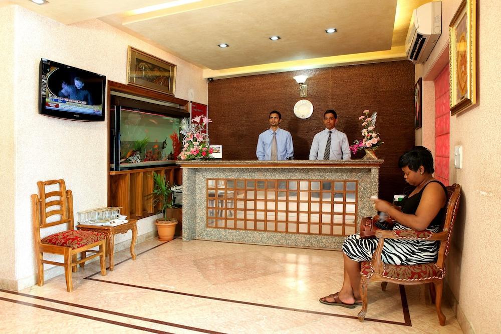 Indira International Inn New Delhi Bagian luar foto