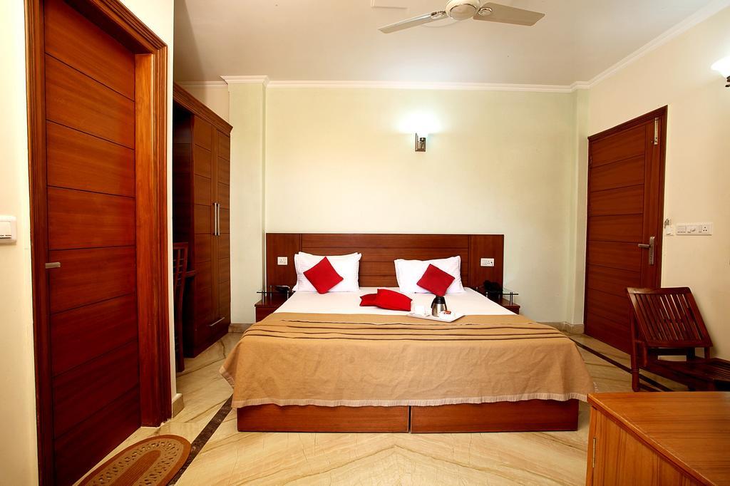 Indira International Inn New Delhi Bagian luar foto