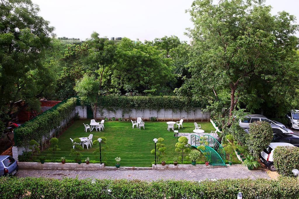 Indira International Inn New Delhi Bagian luar foto