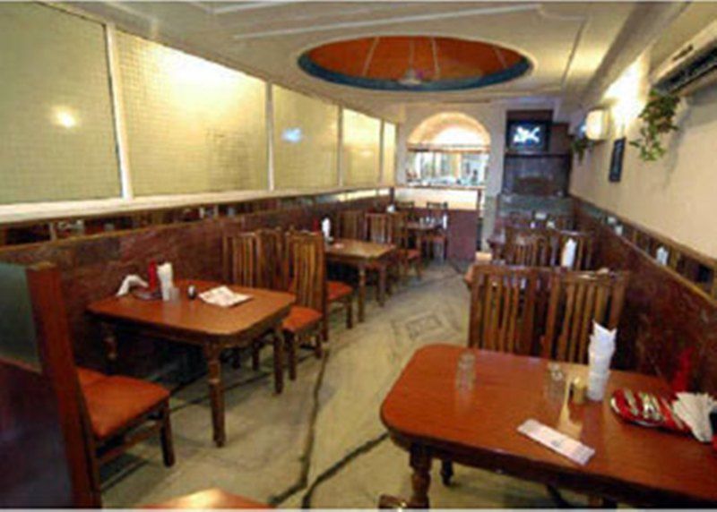Indira International Inn New Delhi Bagian luar foto