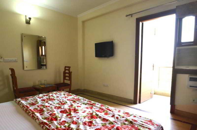 Indira International Inn New Delhi Bagian luar foto